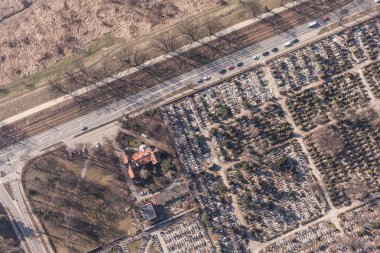 Mezarlık havadan görünümü