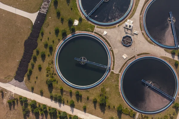 Vista aérea de la depuradora de aguas residuales — Foto de Stock