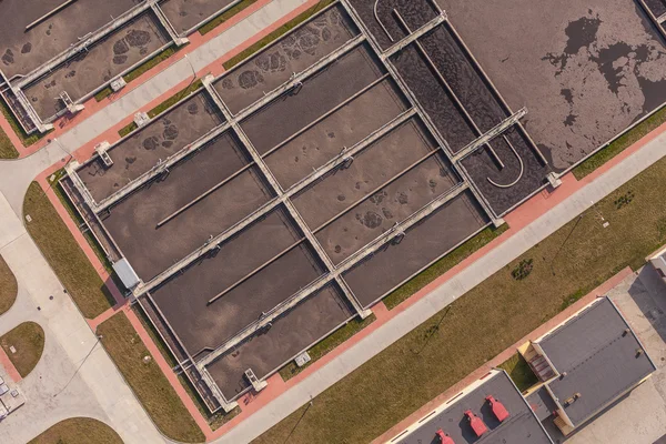 Вид с воздуха на очистные сооружения — стоковое фото