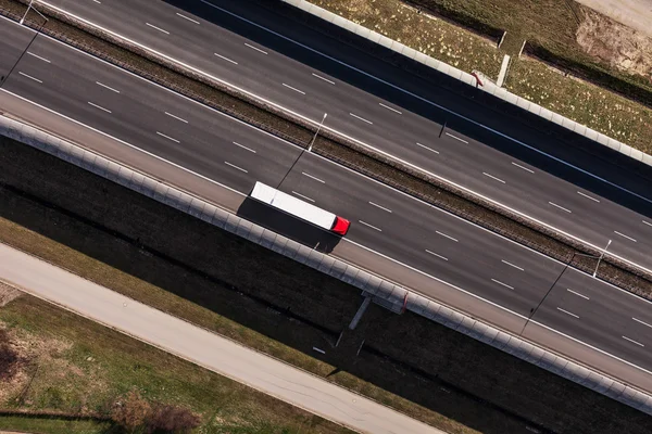 Flygfoto över motorvägen i polen — Stockfoto