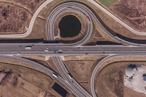 Luchtfoto van snelweg rotonde — Stockfoto