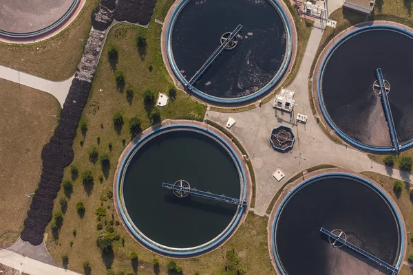 Luchtfoto van afvalwaterbehandeling — Stockfoto
