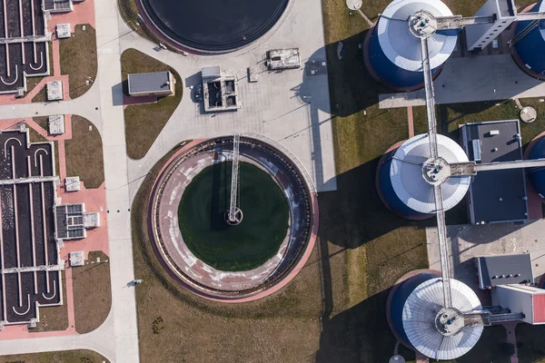 Vista aérea da estação de tratamento de águas residuais — Fotografia de Stock