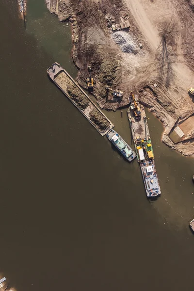 Vue aérienne d'une péniche fluviale — Photo