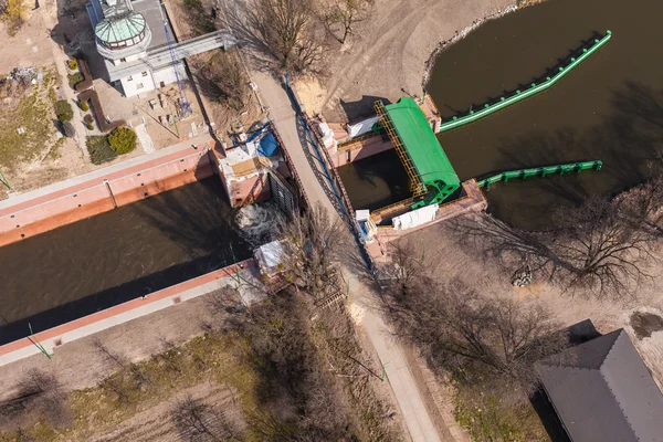 Вид на шлюзовые ворота на реке Одра — стоковое фото