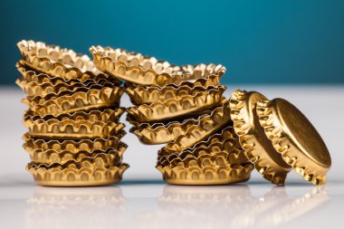 Altın Şişe kapakları 