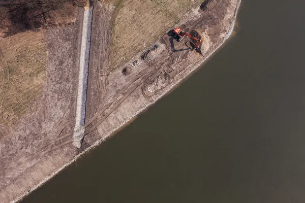 Long arm excavator working on river bank — Stock Photo, Image