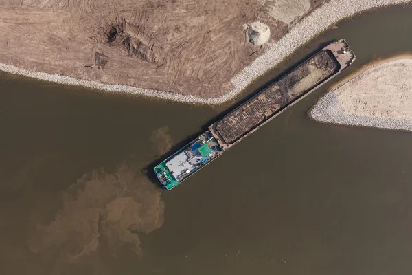 Vista aérea de una barcaza fluvial —  Fotos de Stock