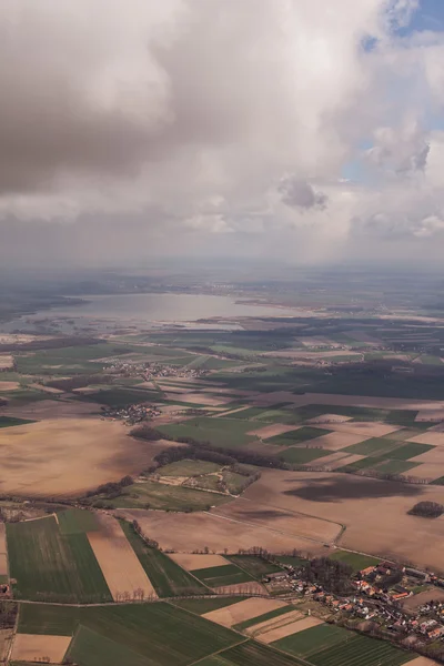 Lente tijdvelden dorp oogst landschap — Stockfoto