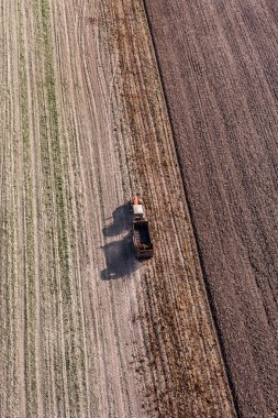 traktör ile hasat alanları