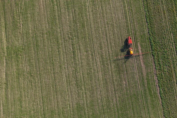 Campos de cosecha con tractor — Foto de Stock