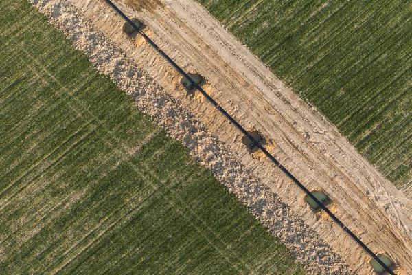 Gasleitung auf dem Land vergraben — Stockfoto