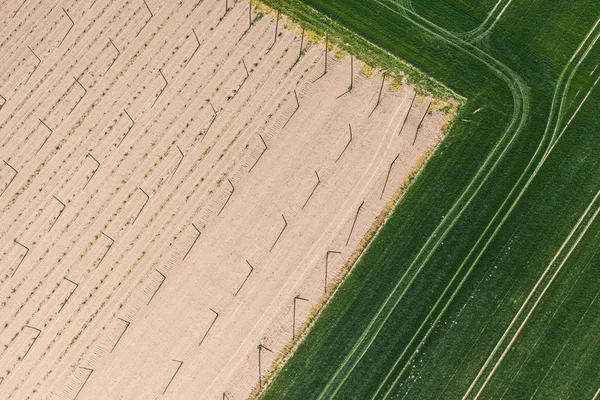 Luftaufnahme der dörflichen Erntefelder — Stockfoto