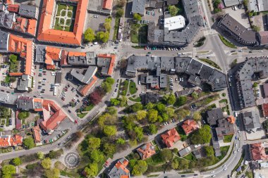 Klodzko şehir merkezinin havadan görünümü