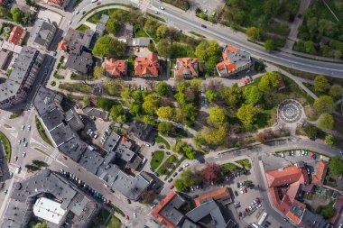 Klodzko şehir merkezinin havadan görünümü