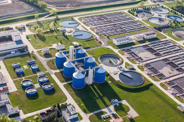 Vista aérea de la depuradora de aguas residuales — Foto de Stock