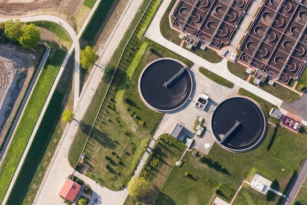 Vista aérea de la depuradora de aguas residuales — Foto de Stock