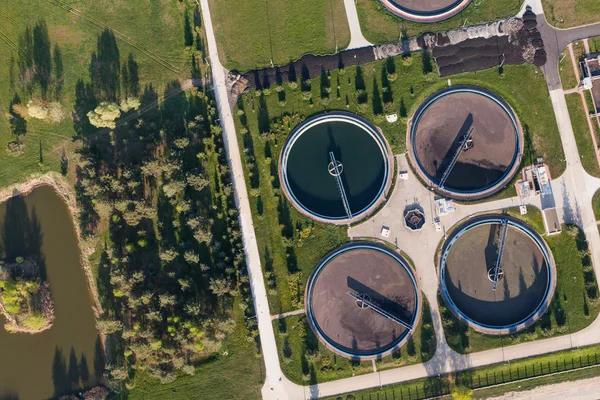 Vista aérea de la depuradora de aguas residuales — Foto de Stock