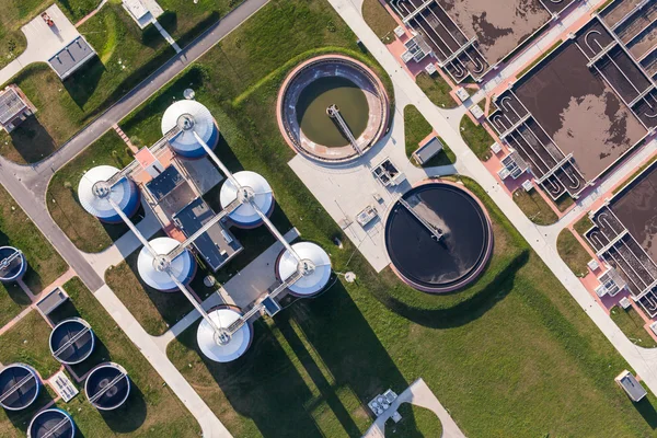 Vista aérea de la depuradora de aguas residuales — Foto de Stock