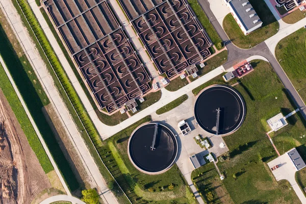 Vista aérea de la depuradora de aguas residuales — Foto de Stock