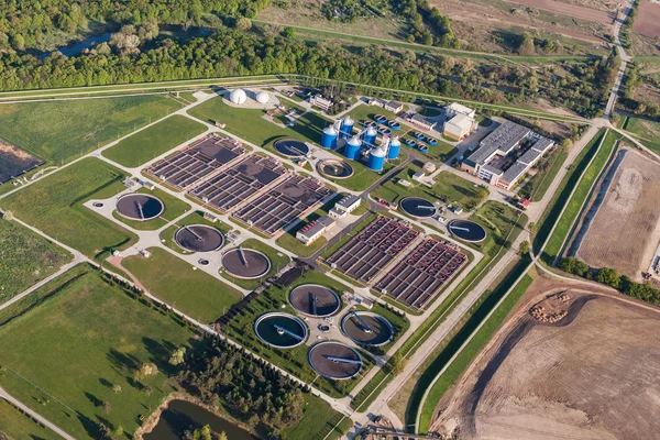 Vista aérea de la depuradora de aguas residuales — Foto de Stock