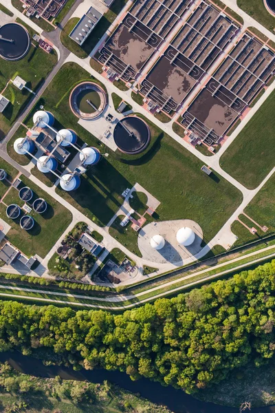 Vista aérea de la depuradora de aguas residuales — Foto de Stock