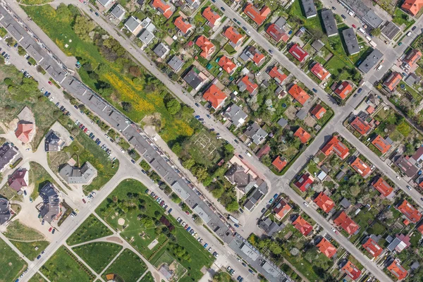 Вид с воздуха на пригороды города Клодзко — стоковое фото