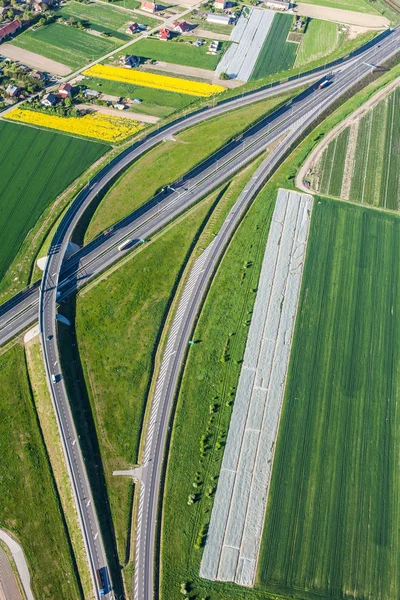 Campos de carretera y de cosecha verde —  Fotos de Stock