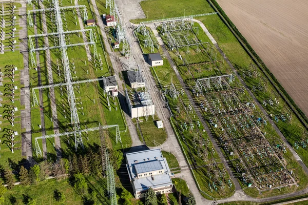 Elektrická Rozvodna představovat dráty — Stock fotografie