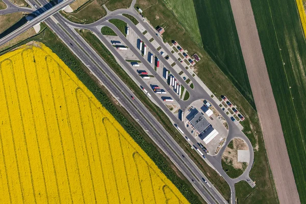 Aerial view of highway and green, yellow harvest fields — Stock Photo, Image