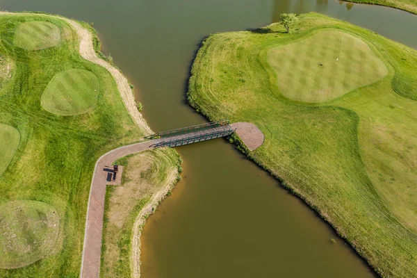Vista aérea sobre campo de golfe — Fotografia de Stock