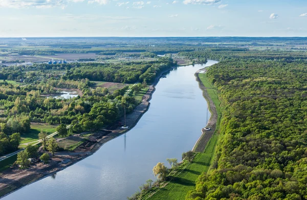 Odra-elva nær byen Wroclaw – stockfoto