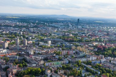 wroclaw şehir banliyölerinde havadan görünümü