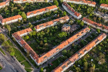 wroclaw şehir banliyölerinde havadan görünümü