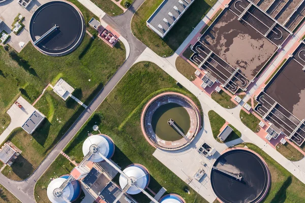 Vista aérea da estação de tratamento de águas residuais — Fotografia de Stock