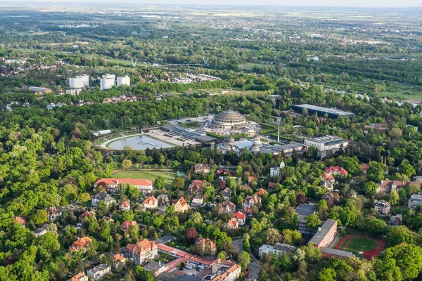 Wroclaw şehir banliyölerinde havadan görünümü — Stok fotoğraf