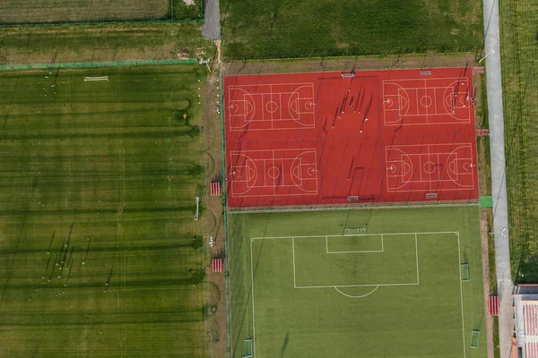 Flygfoto över en fotbollsplan i Wroclaw city — Stockfoto