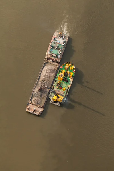 Vista aérea de una barcaza fluvial —  Fotos de Stock
