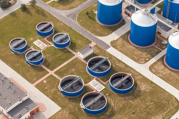 Vista aérea de la depuradora de aguas residuales — Foto de Stock