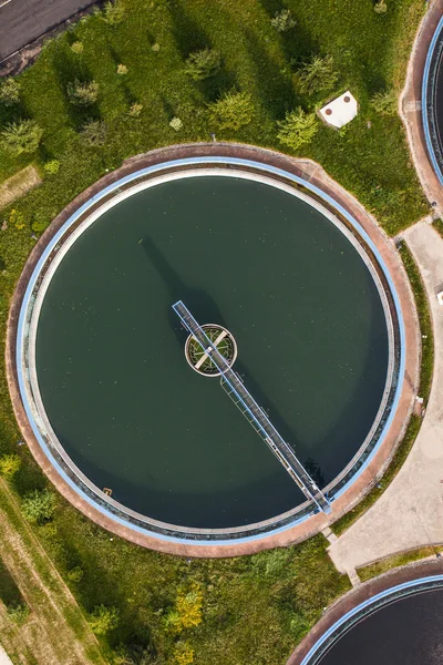 Vista aérea da estação de tratamento de águas residuais — Fotografia de Stock