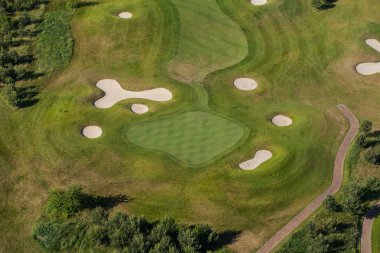 Polonya golf alanı üzerinde havadan görünümü