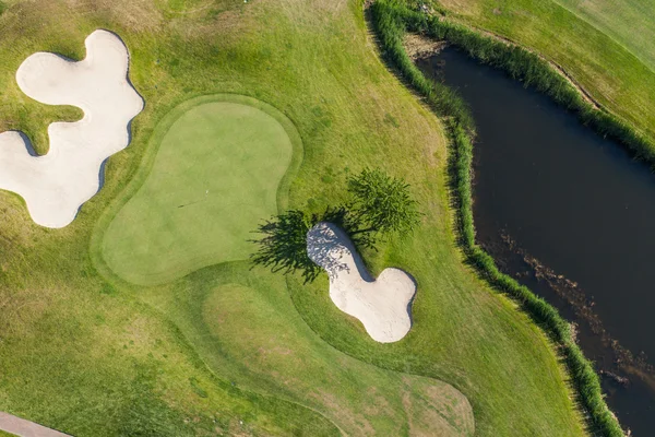 폴란드에서 골프 필드 위에 공중 보기 — 스톡 사진