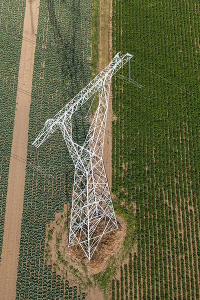 전기 전선 대규모 전력 에너지 타워 — 스톡 사진