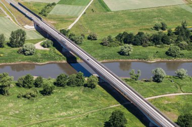 Oder Nehri yakınındaki Brzeg Dolny şehir