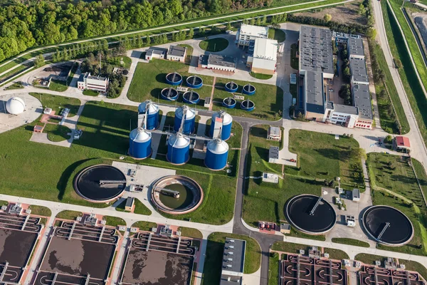 Vista aérea de la depuradora de aguas residuales — Foto de Stock