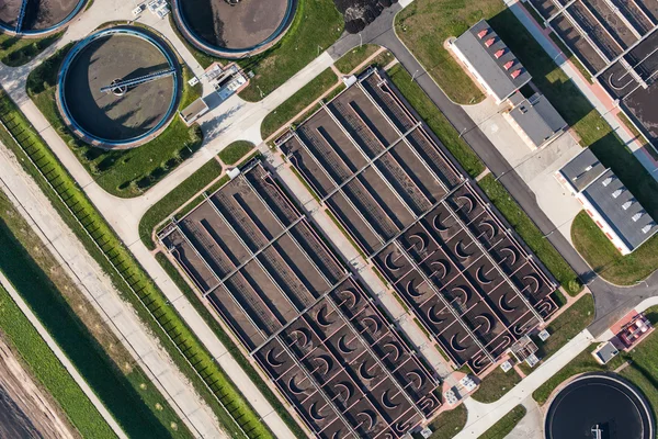 Vista aérea de la depuradora de aguas residuales — Foto de Stock