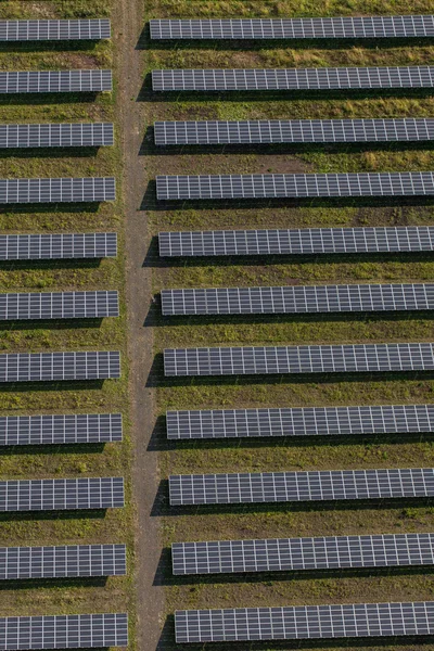 Αεροφωτογραφία του ηλιακή μονάδα παραγωγής ενέργειας — Φωτογραφία Αρχείου