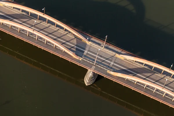 Vista aérea da ponte no rio Odra na cidade de Wroclaw — Fotografia de Stock