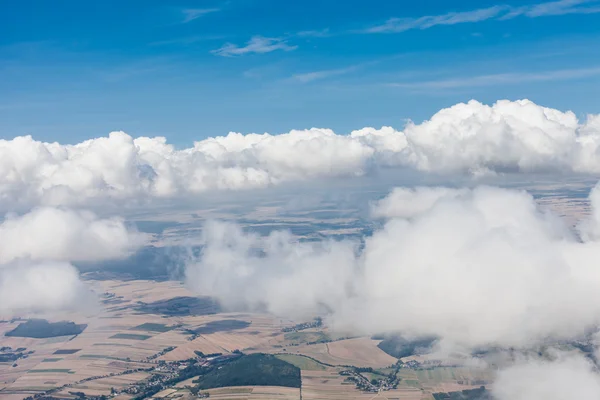 Pittoreske cloudscape in heldere hemel — Stockfoto