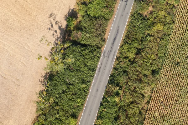 Vista aérea de la carretera del pueblo — Foto de Stock